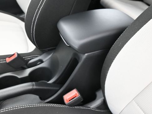 Certified 2025 Hyundai Venue SEL image 17