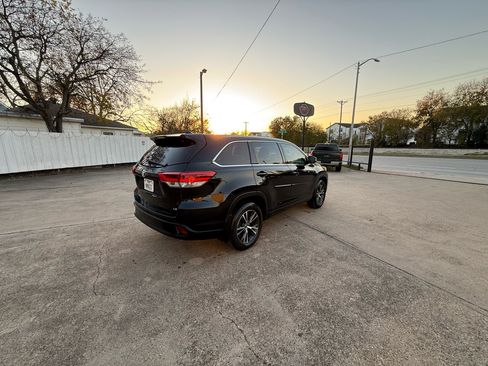 Used 2018 Toyota Highlander Plus image 3