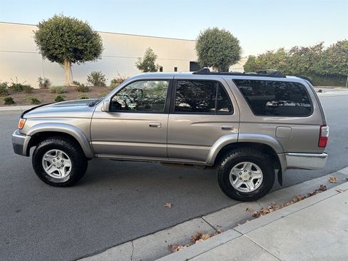 Used 2002 Toyota 4Runner SR5 w/ Upgrade Value Pkg 2 AWD/4WD image 10