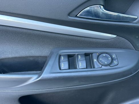 Used 2022 Chevrolet Bolt EUV LT w/ Comfort Package image 12