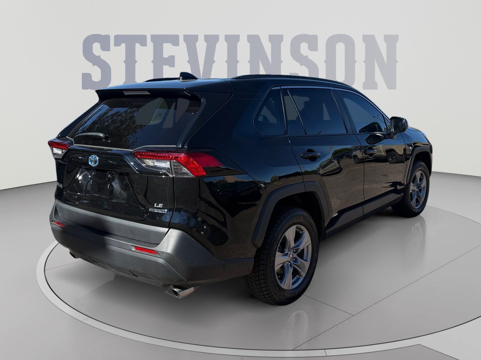 Used 2022 Toyota RAV4 LE AWD/4WD image 5