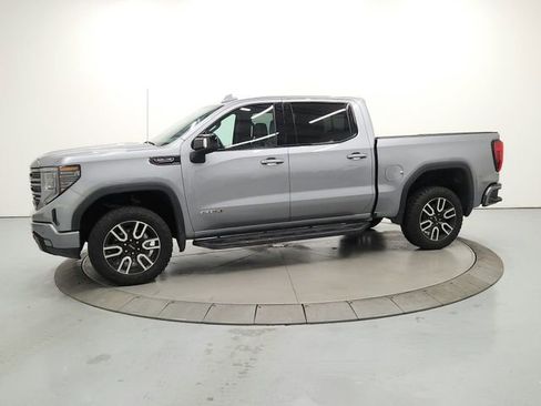 Used 2024 GMC Sierra 1500 AT4 w/ Technology Package AWD/4WD image 4
