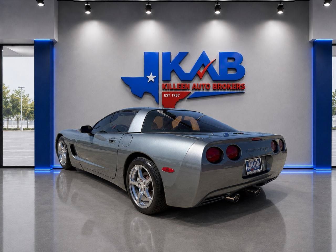 Used 2004 Chevrolet Corvette Coupe w/ Roof Package RWD image 5