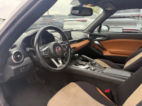 Used 2017 FIAT 124 Spider Lusso RWD image 12