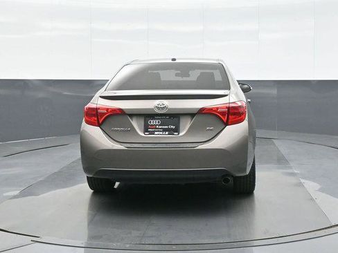 Used 2017 Toyota Corolla SE w/ SE Premium Package image 6