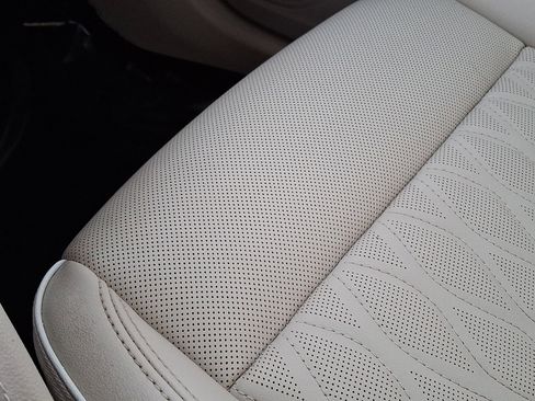 Certified 2023 Buick Envision Avenir image 26