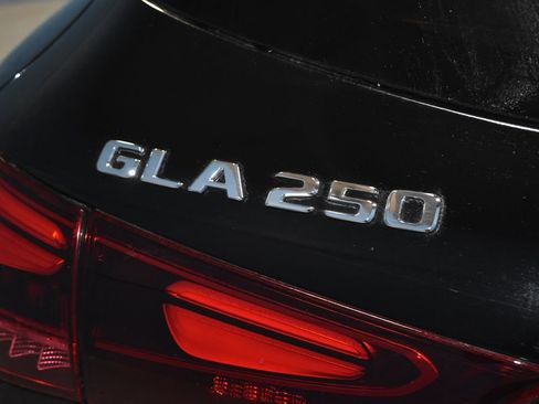 Certified 2025 Mercedes-Benz GLA 250 4MATIC image 30