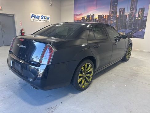 Used 2014 Chrysler 300 S image 5
