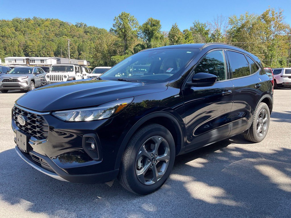 Used 2025 Ford Escape ST-Line Select AWD/4WD image 3