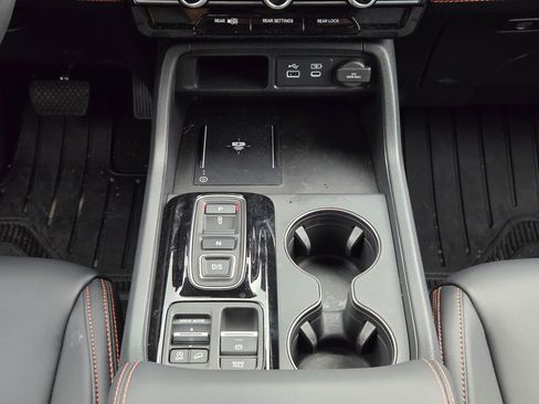 Used 2025 Honda Pilot TrailSport image 19