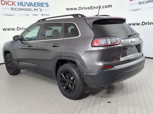 Used 2019 Jeep Cherokee Latitude Plus w/ Comfort/Convenience Group image 6