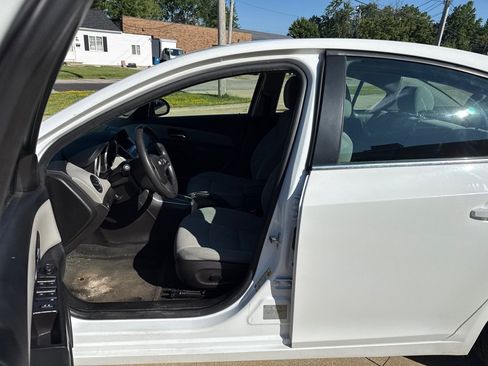 Used 2015 Chevrolet Cruze LT FWD image 10