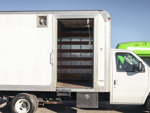 Used 2016 Ford E-350 and Econoline 350 Super Duty image 12