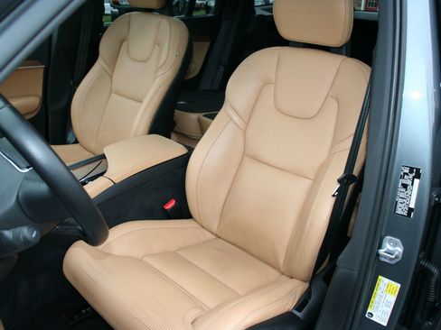 Used 2017 Volvo XC90 T6 Inscription w/ Vision Package image 39