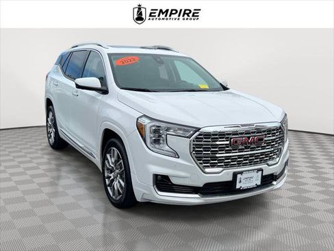 Used 2022 GMC Terrain Denali w/ Denali Premium Package AWD/4WD image 1