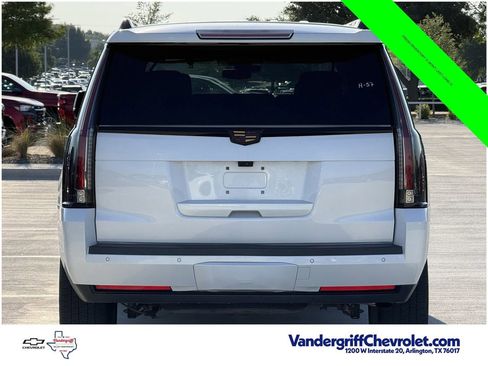 Used 2020 Cadillac Escalade Luxury RWD image 5