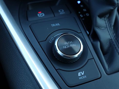 New 2025 Toyota RAV4 XLE image 17