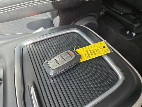Used 2023 Chrysler Pacifica Touring-L image 29