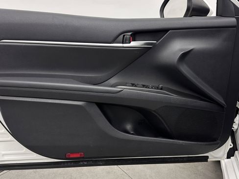 Used 2024 Toyota Camry SE image 10