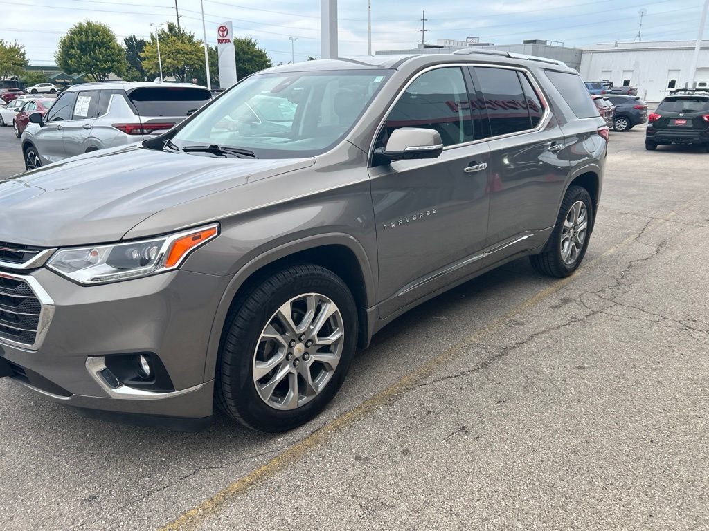Used 2018 Chevrolet Traverse Premier w/ Driver Confidence II Package FWD image 4