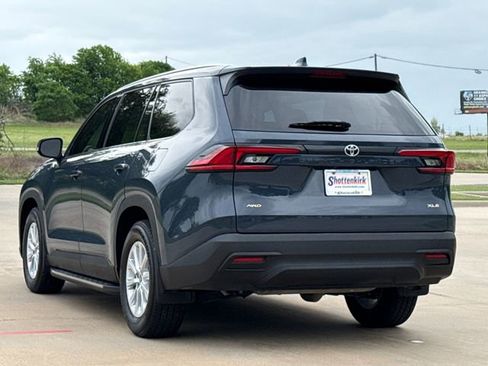 Used 2025 Toyota Grand Highlander AWD image 6