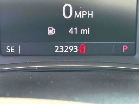 Used 2023 Chevrolet Traverse LT FWD image 27