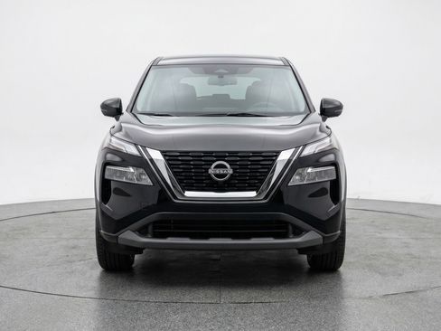 Used 2025 Nissan Rogue SV FWD image 2
