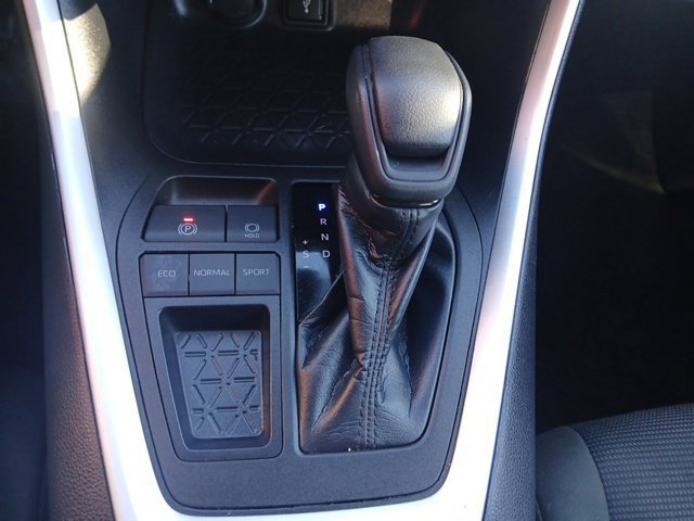 Used 2021 Toyota RAV4 LE FWD image 22