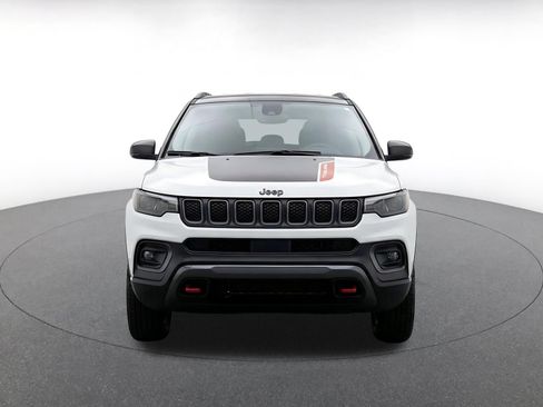Used 2025 Jeep Compass Trailhawk AWD/4WD image 2