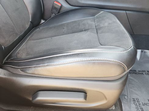 Used 2023 Jeep Grand Cherokee L Laredo image 28