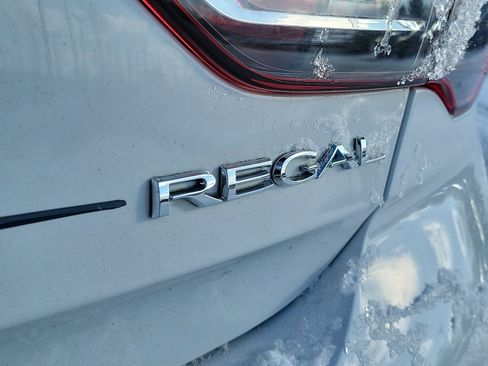 Used 2018 Buick Regal Preferred w/ Sights and Sounds Package image 6