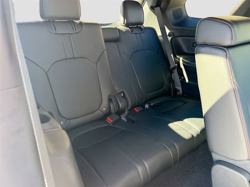 Used 2025 Honda Pilot Black Edition image 29