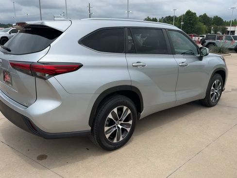 Used 2023 Toyota Highlander XLE FWD image 9