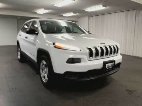 Used 2017 Jeep Cherokee Sport AWD/4WD image 2