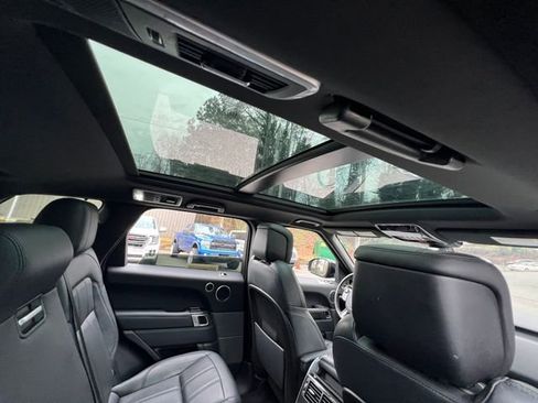 Used 2018 Land Rover Range Rover Sport HSE image 32