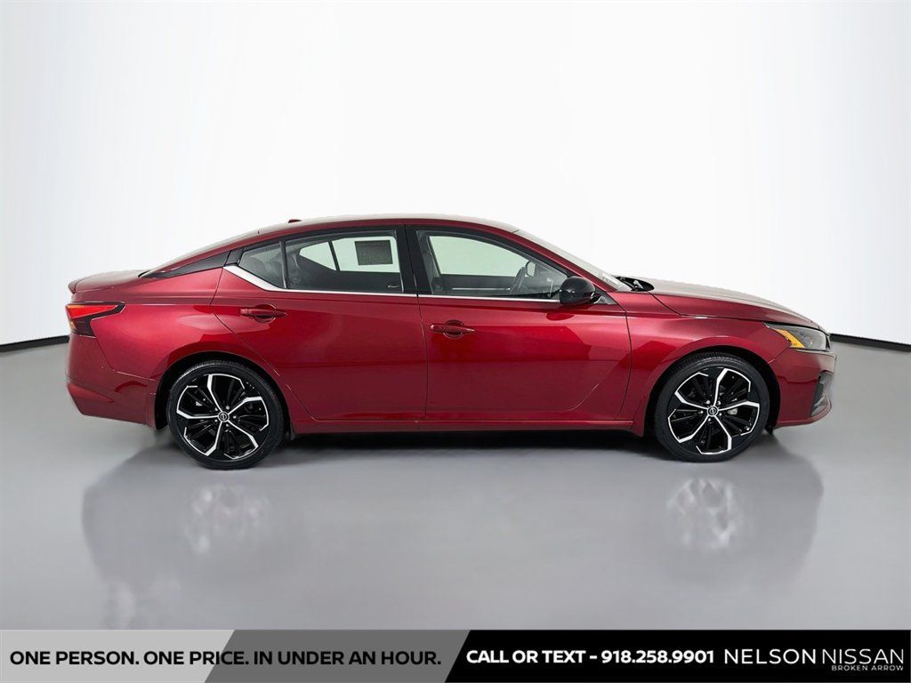 Used 2023 Nissan Altima 2.5 SR FWD image 4