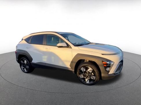 Used 2025 Hyundai Kona SEL image 2