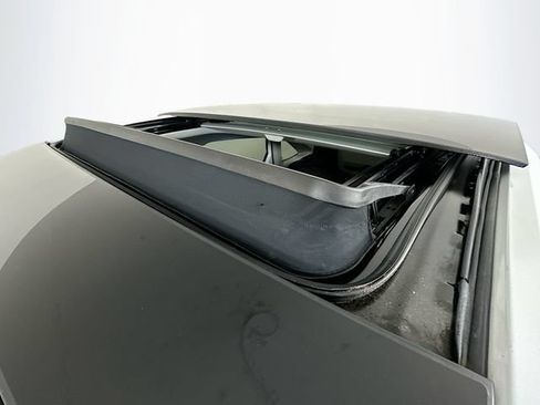 Used 2024 Volkswagen Jetta SE FWD image 9