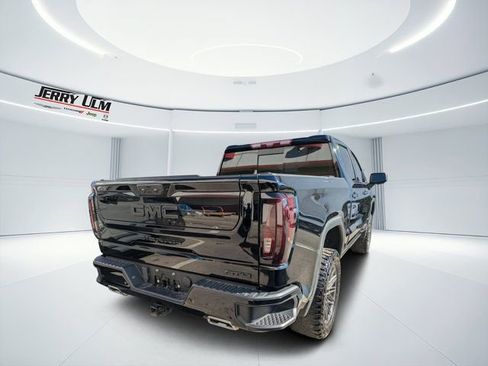 Used 2023 GMC Sierra 1500 AT4 w/ AT4 Premium Package image 3