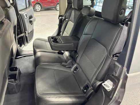 Used 2023 Jeep Gladiator Sport AWD/4WD image 34