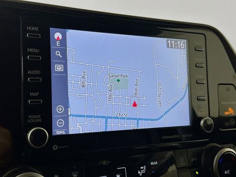 Used 2022 Toyota Highlander XLE image 18