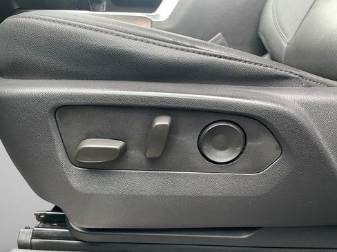 Used 2022 GMC Sierra 1500 SLT image 16