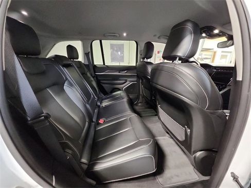 Used 2022 Jeep Grand Cherokee Limited image 17