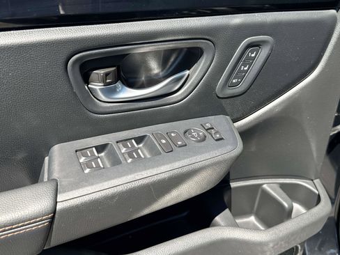 Certified 2025 Honda Pilot TrailSport image 19