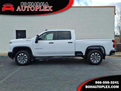 Used 2025 Chevrolet Silverado 2500 Custom w/ Custom Value Package image 1