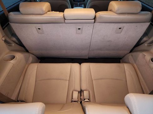 Used 2010 Hyundai Veracruz Limited w/ Navigation Pkg 3 image 38