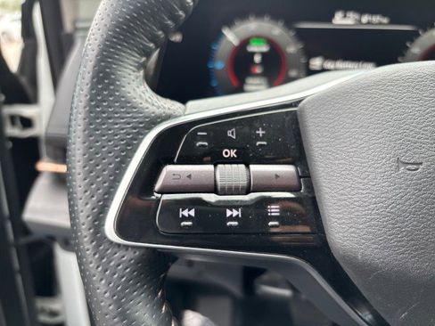 Used 2023 Nissan Ariya FWD image 17