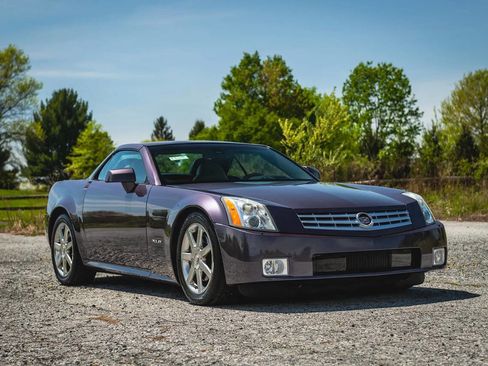 Used 2004 Cadillac XLR image 3