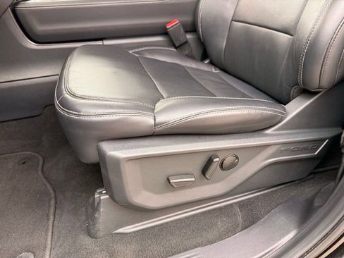 Used 2025 Ford Expedition Platinum image 31