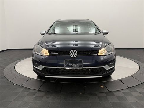 Used 2017 Volkswagen Golf Alltrack SE image 2
